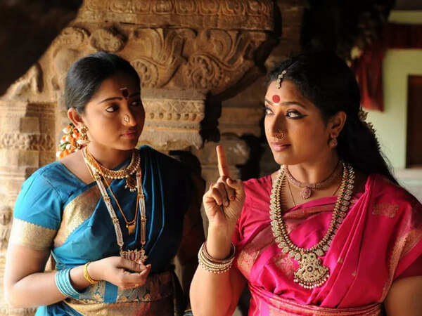 Praveena Wallpapers