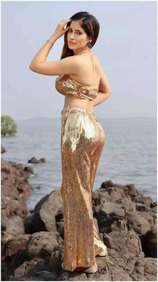 Ayushi Tiwari Photos