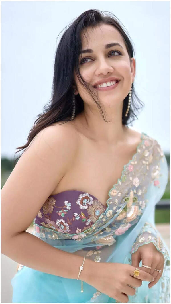 Esha Kansara Pictures
