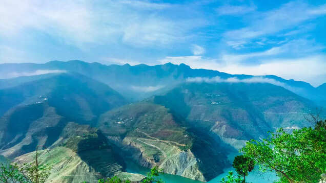 Tehri Acro Festival: India&rsquo;s first international aerial acrobatic show in Uttarakhand