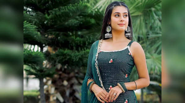 Isha is looking like Ankita's Chamchi