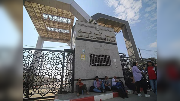 Border opening amid uncertainty surrounding hostages