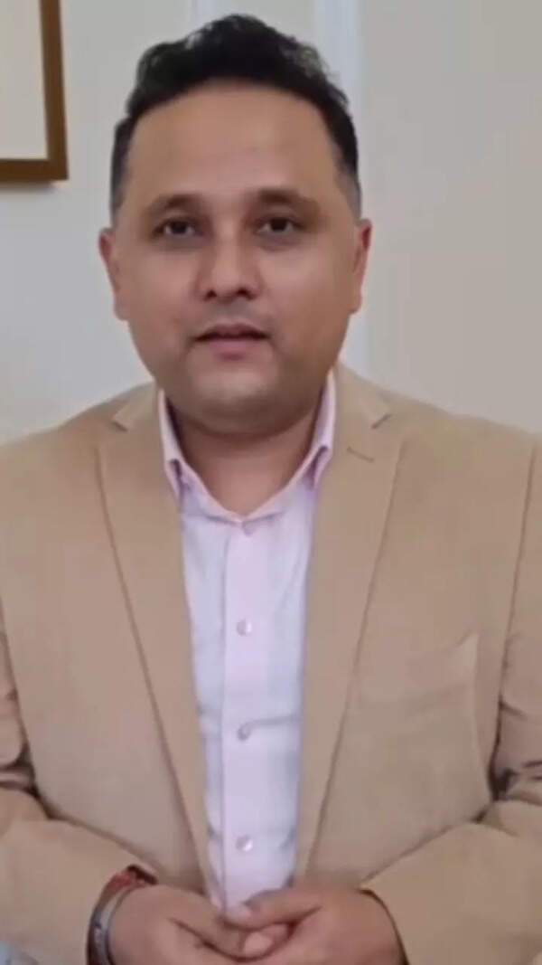 Amish Tripathi Images