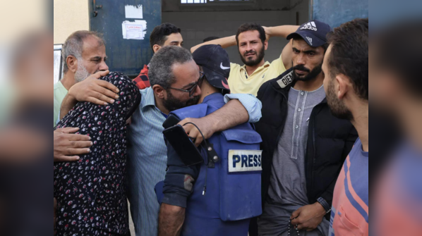 Death toll nears 10,000: Hamas