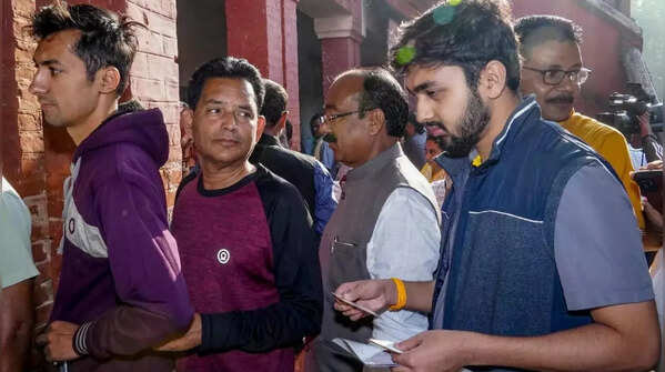 Primary contest between Congress and BJP