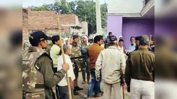 Violence at Dhimni, gunshots fired