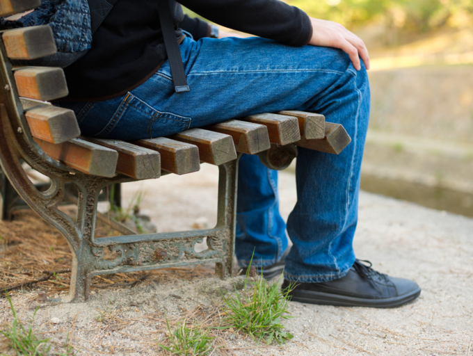 Habit of shaking legs while sitting? This is what it reveals about you