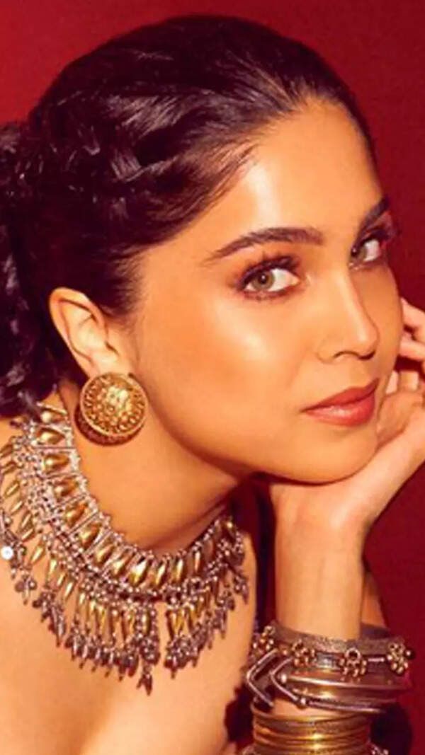 Sharvari Wagh Wallpapers