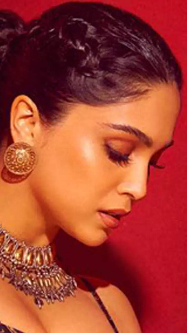 Sharvari Wagh Images