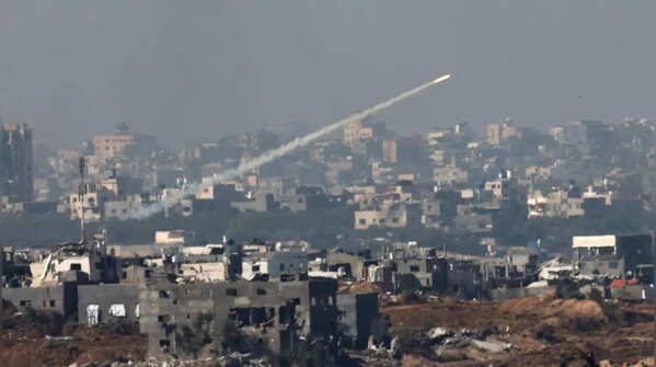 Palestinians: Israel warning them to leave Gaza