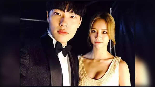 Lee Hyeri and Ryu Jun Yeol