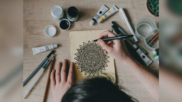 How does Art therapy help – Helps people express