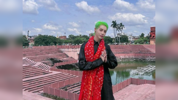 Aoora's redemptions of Bollywood songs