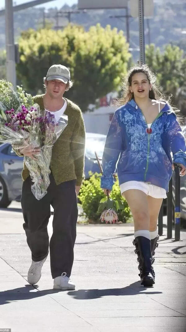 Jeremy Allen White Stills