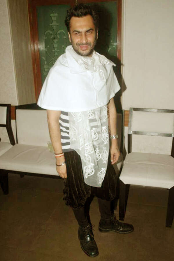 Aki Narula Stills