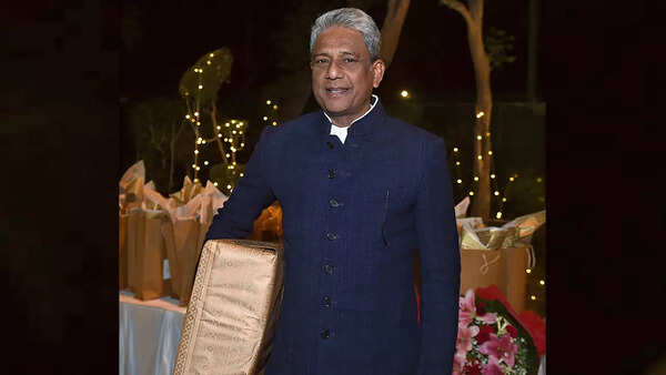 Adil Hussain Photos