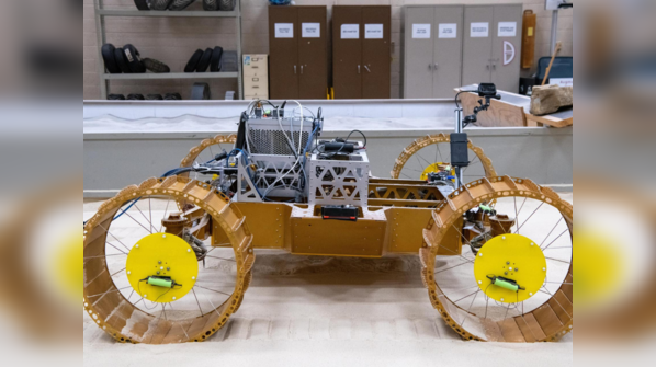From moon route planning to real-time navigation support