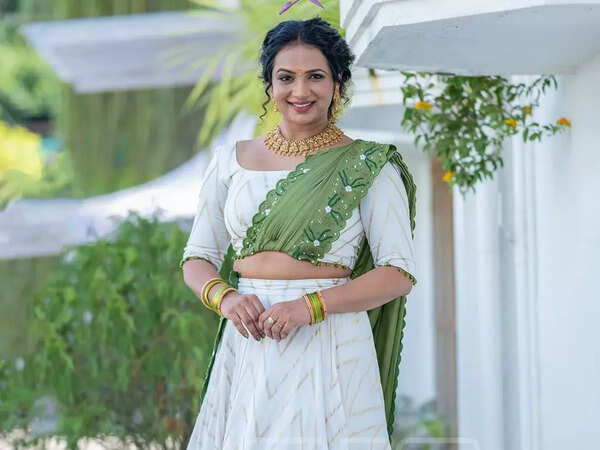 Saranya Anand Pictures