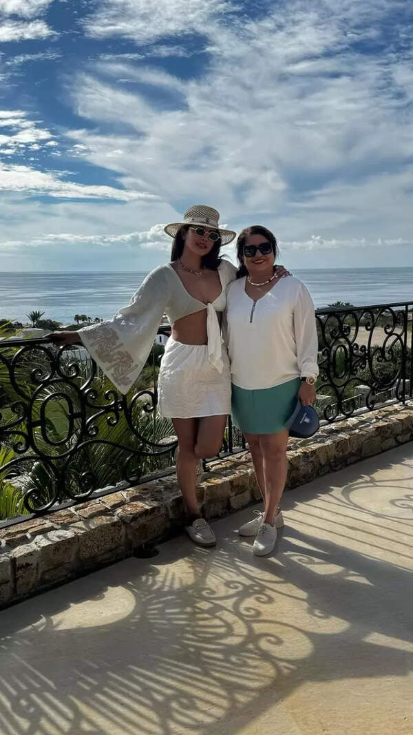 Madhu Chopra Pictures