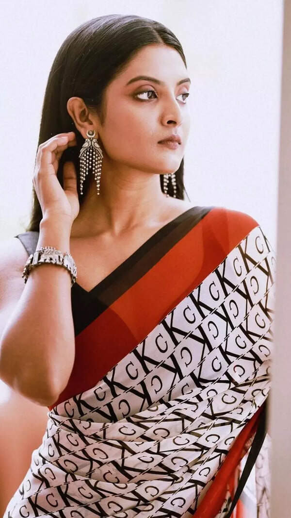 Nivedhithaa Sathish Photos