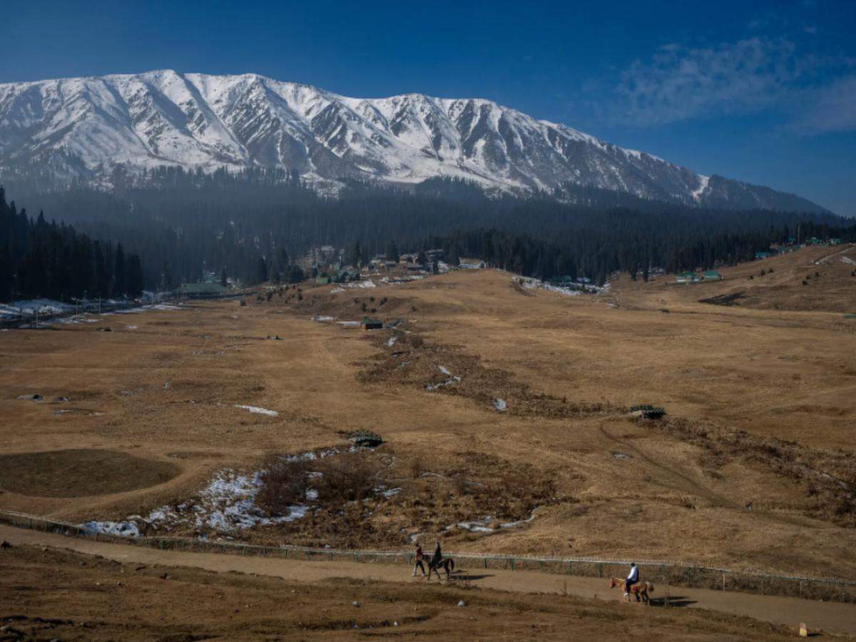 Kashmir Unprecedented Snow: Why Kashmir and Ladakh are without