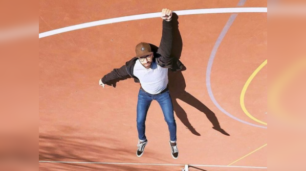 What are optical illusions that look like two different things?
