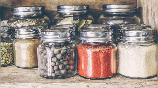 Label containers