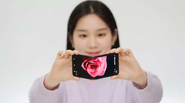 Samsung Flex In & Out Flip: Smartphone you can fold both ways