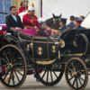 President arrived in traditional 'buggy'