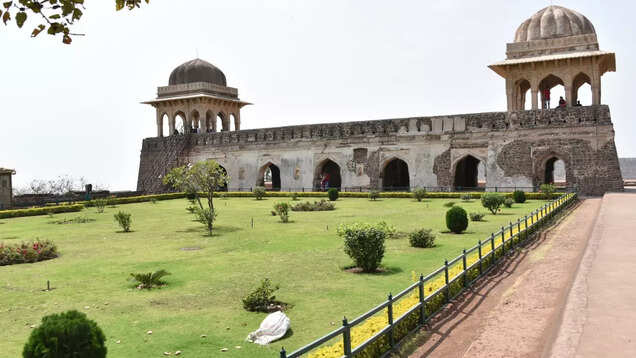 The mysteries of Mandu Fort for the curious travellers