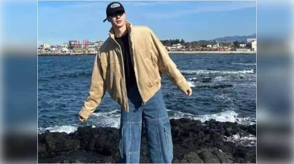 Song Kang’s private vacation ahead of military enlistment!