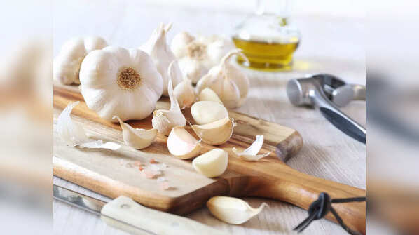 Benefits of consuming garlic daily