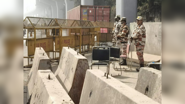 After Tikri, now Singhu border completely sealed, traffic diverted