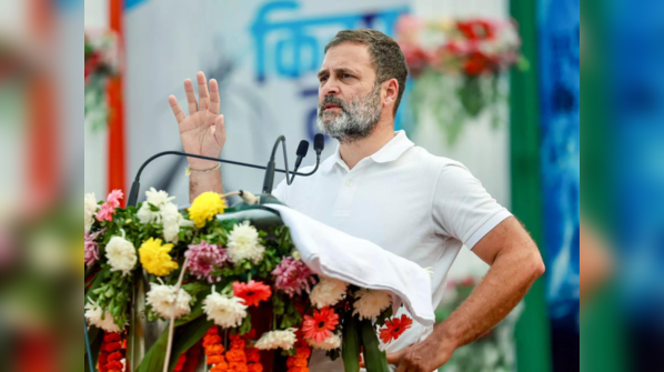 Rahul Gandhi speaks with injured farmer