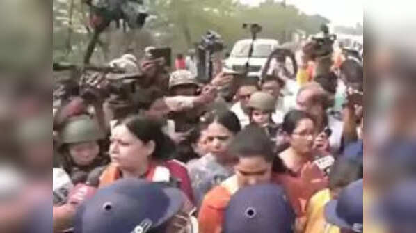 Caste panel submits report to President, recommends President's rule