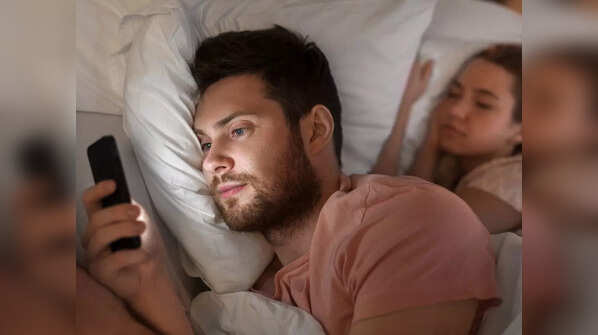 Online courting 