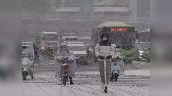 Chinese capital closes highways after heavy snowfall