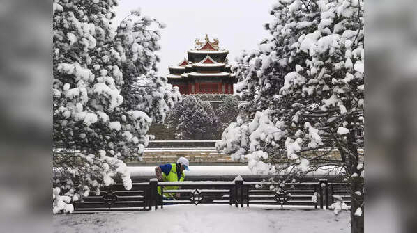 Snow and ice closes schools