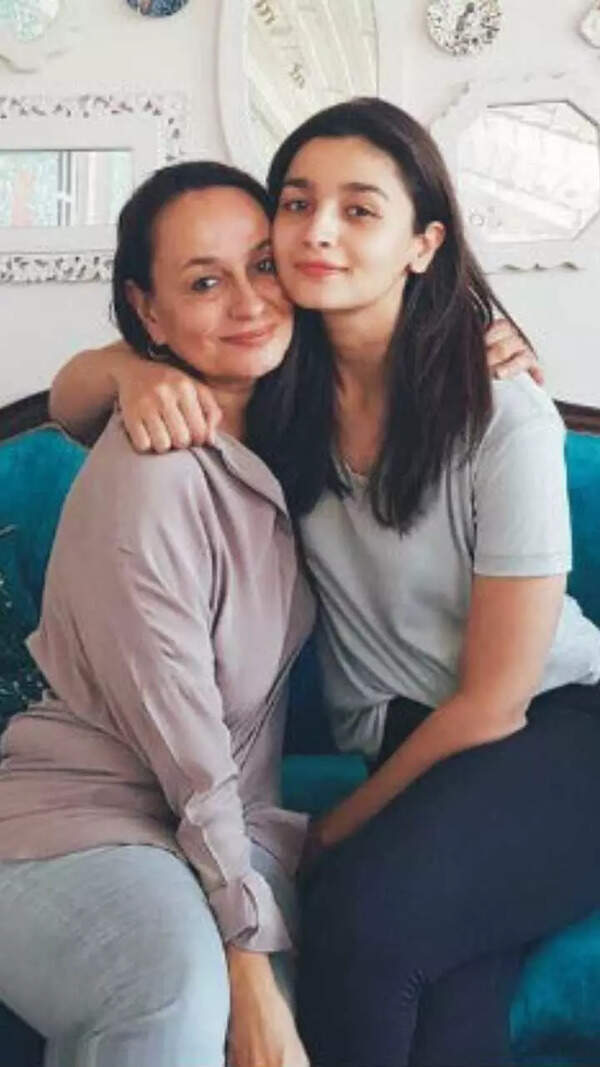 Soni Razdan Photos