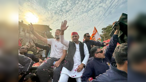 Akhilesh joins Yatra in Agra