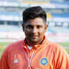 <i class="tbold">sarfaraz khan</i>