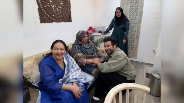 Cute moment between Rithvik Dhanjani and Shoaib’s mother