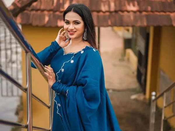 Saranya Anand Images