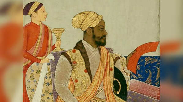 Arrival in India and rise to power