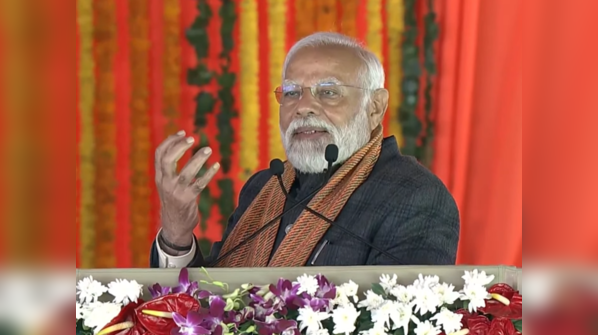 PM Modi met local entrepreneurs, craftsmen in Srinagar