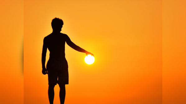 How do illusions trick our minds?