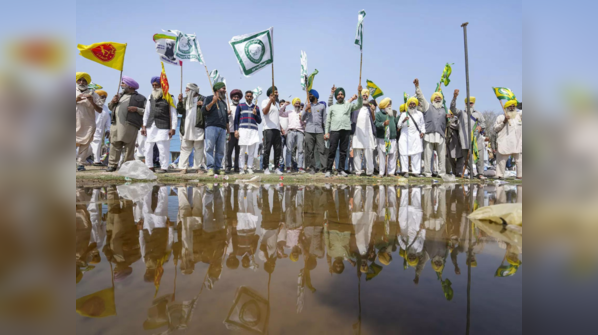Punjab farmers started for Delhi by trains; Haryana comrades on foot