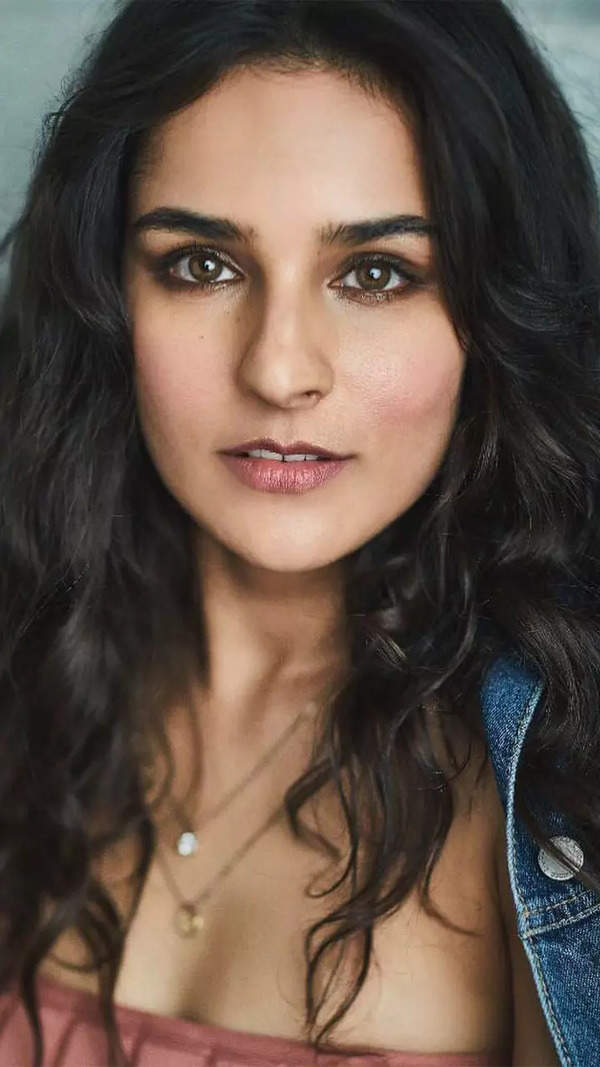 Angira Dhar Images