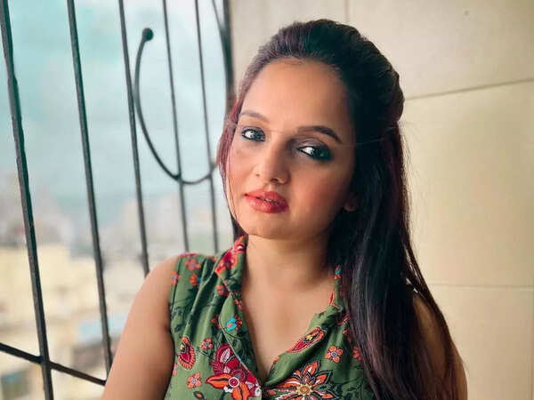 Gia Manek Pictures