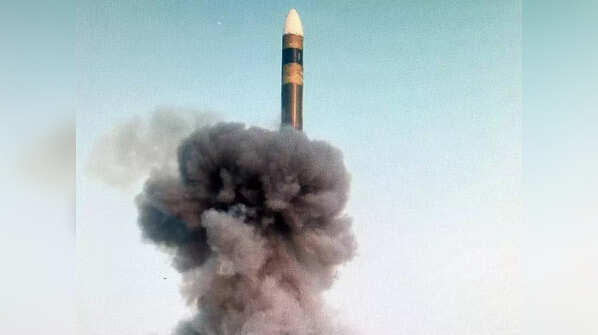 Agni-V nuclear missile with multiple warheads